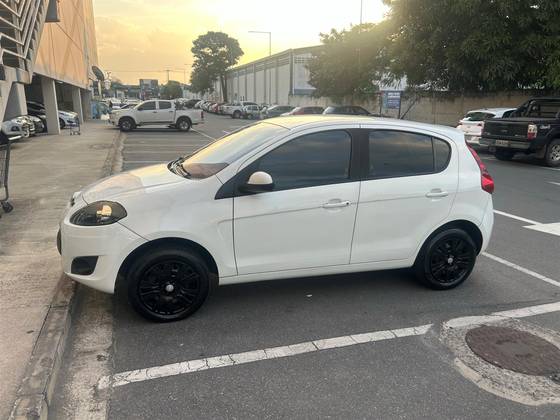 FIAT PALIO 1.6 MPI ESSENCE 16V FLEX 4P MANUAL FIAT PALIO 1.6 MPI ESSENCE 16V FLEX 4P MANUAL